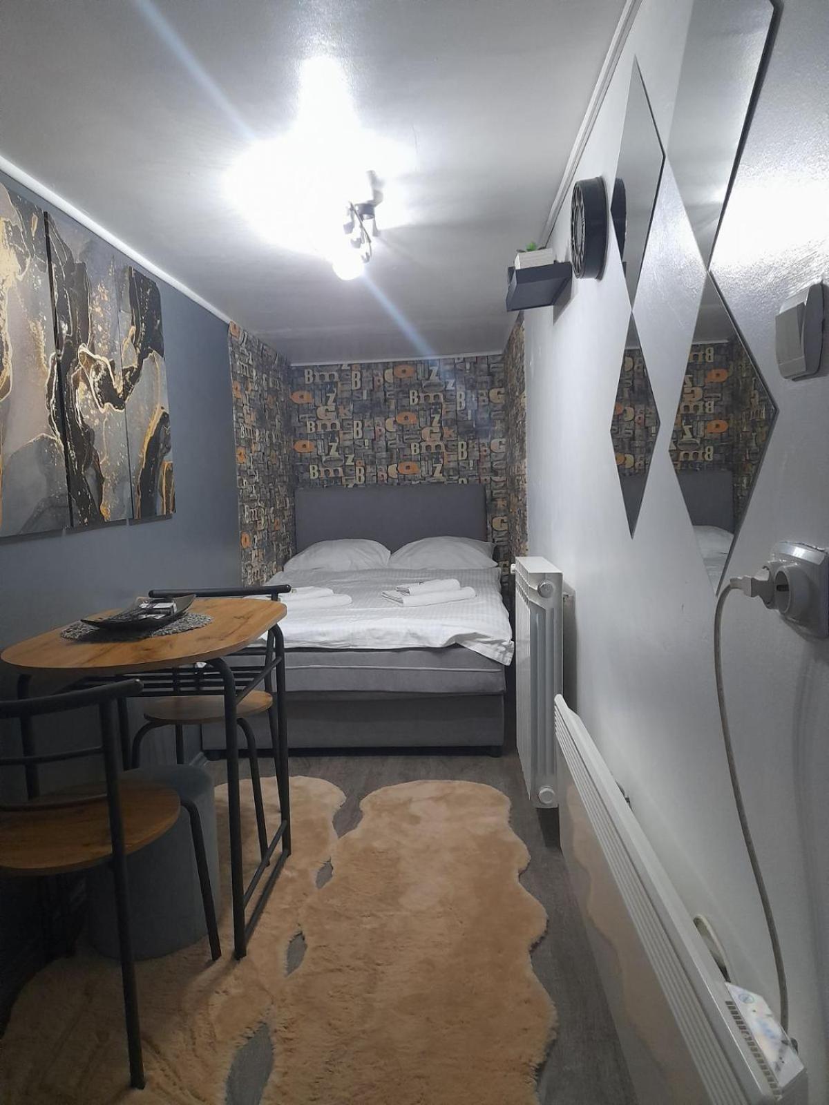 Apartman Pozoriste Penthaus بانيا لوكا الغرفة الصورة